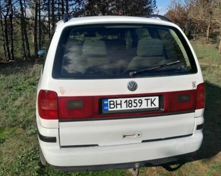 Белый Фольксваген Шаран, объемом двигателя 1.9 л и пробегом 390 тыс. км за 4300 $, фото 2 на Automoto.ua