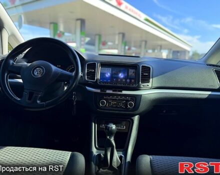 Білий Фольксваген Шаран, об'ємом двигуна 2 л та пробігом 260 тис. км за 9499 $, фото 4 на Automoto.ua