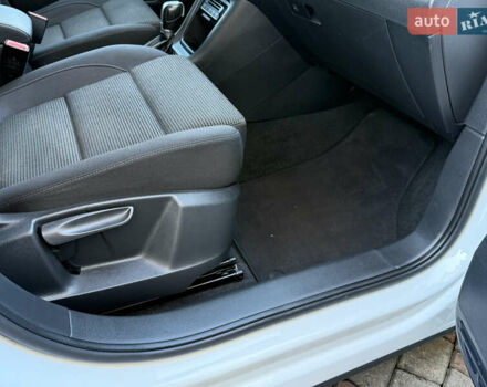 Фольксваген Шаран 2017 в Черновцах на Automoto.ua Белый Фольксваген Шаран, объемом двигателя 1.97 л и пробегом 280 тыс. км за 18800 $, фото 27 на Automoto.ua