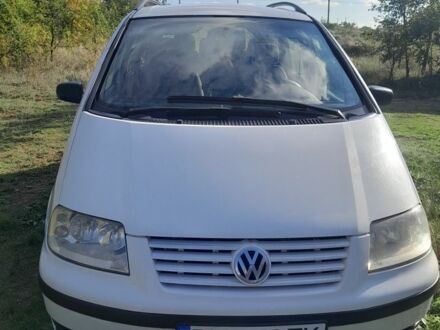 Белый Фольксваген Шаран, объемом двигателя 1.9 л и пробегом 390 тыс. км за 4300 $, фото 1 на Automoto.ua