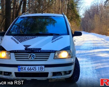 Белый Фольксваген Шаран, объемом двигателя 1.9 л и пробегом 298 тыс. км за 4567 $, фото 1 на Automoto.ua