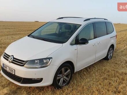 Белый Фольксваген Шаран, объемом двигателя 1.4 л и пробегом 245 тыс. км за 9920 $, фото 1 на Automoto.ua