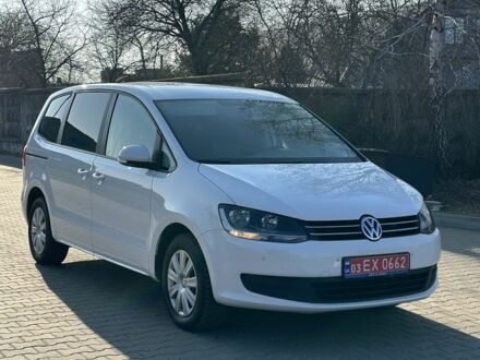 Фольксваген Шаран 2013 в Луцке на Automoto.ua Белый Фольксваген Шаран, объемом двигателя 2 л и пробегом 282 тыс. км за 11800 $, фото 1 на Automoto.ua