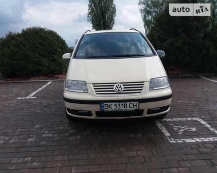 Бежевый Фольксваген Шаран, объемом двигателя 1.9 л и пробегом 343 тыс. км за 3500 $, фото 1 на Automoto.ua