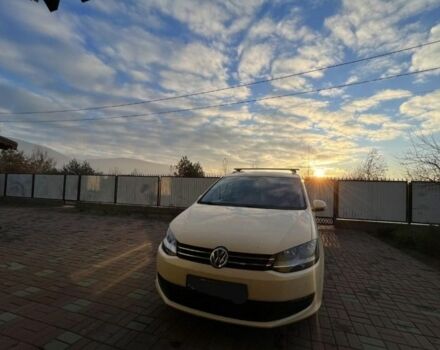 Бежевый Фольксваген Шаран, объемом двигателя 2 л и пробегом 410 тыс. км за 9800 $, фото 1 на Automoto.ua