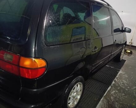 Черный Фольксваген Шаран, объемом двигателя 2 л и пробегом 250 тыс. км за 1950 $, фото 1 на Automoto.ua