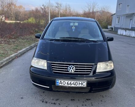 Черный Фольксваген Шаран, объемом двигателя 1.9 л и пробегом 397 тыс. км за 3200 $, фото 1 на Automoto.ua