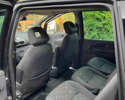 Черный Фольксваген Шаран, объемом двигателя 1.9 л и пробегом 522 тыс. км за 4200 $, фото 7 на Automoto.ua