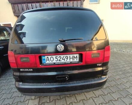 Черный Фольксваген Шаран, объемом двигателя 1.9 л и пробегом 370 тыс. км за 3999 $, фото 1 на Automoto.ua