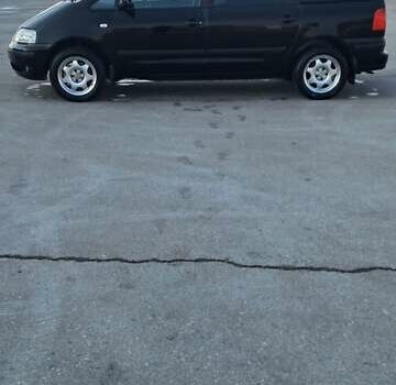 Черный Фольксваген Шаран, объемом двигателя 1.78 л и пробегом 236 тыс. км за 5500 $, фото 3 на Automoto.ua