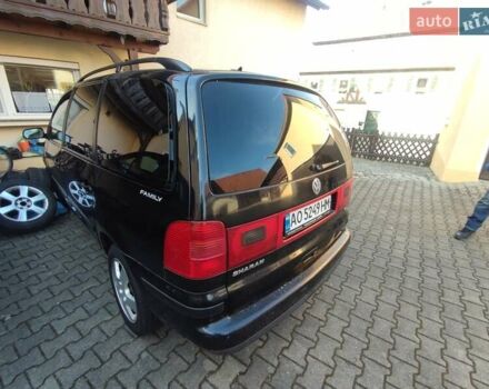 Черный Фольксваген Шаран, объемом двигателя 1.9 л и пробегом 370 тыс. км за 3999 $, фото 2 на Automoto.ua