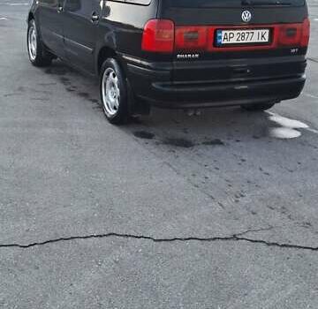 Черный Фольксваген Шаран, объемом двигателя 1.78 л и пробегом 236 тыс. км за 5500 $, фото 2 на Automoto.ua