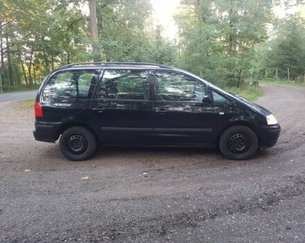 Черный Фольксваген Шаран, объемом двигателя 1.9 л и пробегом 235 тыс. км за 4063 $, фото 3 на Automoto.ua