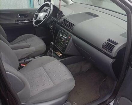 Черный Фольксваген Шаран, объемом двигателя 1.9 л и пробегом 350 тыс. км за 5000 $, фото 17 на Automoto.ua