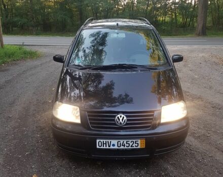 Черный Фольксваген Шаран, объемом двигателя 1.9 л и пробегом 235 тыс. км за 4063 $, фото 1 на Automoto.ua