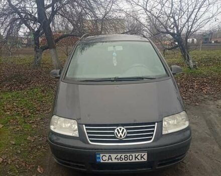 Черный Фольксваген Шаран, объемом двигателя 1.9 л и пробегом 350 тыс. км за 5000 $, фото 4 на Automoto.ua