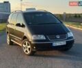 Черный Фольксваген Шаран, объемом двигателя 1.9 л и пробегом 300 тыс. км за 5500 $, фото 1 на Automoto.ua