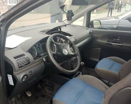 Черный Фольксваген Шаран, объемом двигателя 1.9 л и пробегом 370 тыс. км за 5000 $, фото 4 на Automoto.ua