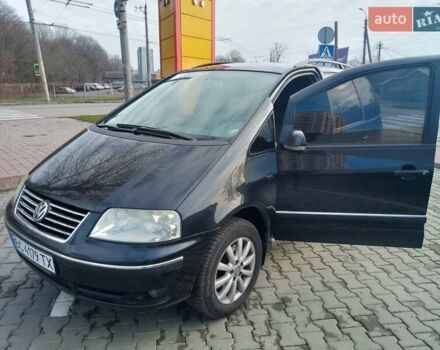 Черный Фольксваген Шаран, объемом двигателя 1.78 л и пробегом 111 тыс. км за 4850 $, фото 2 на Automoto.ua