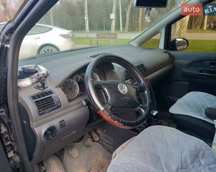 Черный Фольксваген Шаран, объемом двигателя 1.78 л и пробегом 111 тыс. км за 4850 $, фото 6 на Automoto.ua