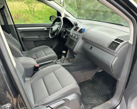 Черный Фольксваген Шаран, объемом двигателя 2 л и пробегом 300 тыс. км за 2810 $, фото 6 на Automoto.ua