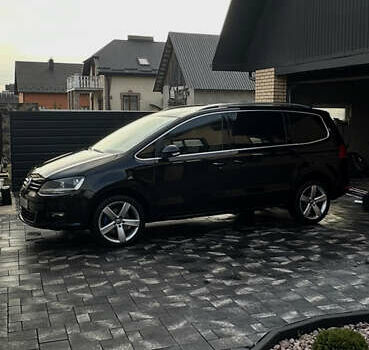 Черный Фольксваген Шаран, объемом двигателя 1.97 л и пробегом 297 тыс. км за 10500 $, фото 1 на Automoto.ua