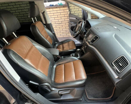 Черный Фольксваген Шаран, объемом двигателя 1.97 л и пробегом 297 тыс. км за 10500 $, фото 2 на Automoto.ua