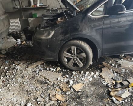 Черный Фольксваген Шаран, объемом двигателя 2 л и пробегом 341 тыс. км за 3500 $, фото 3 на Automoto.ua