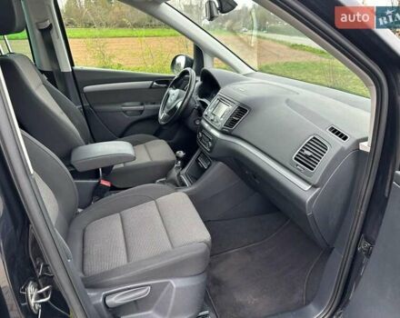 Черный Фольксваген Шаран, объемом двигателя 2 л и пробегом 477 тыс. км за 12300 $, фото 12 на Automoto.ua