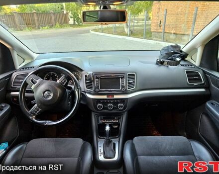 Фольксваген Шаран 2013 в Полтаве на Automoto.ua Черный Фольксваген Шаран, объемом двигателя 2 л и пробегом 246 тыс. км за 12200 $, фото 3 на Automoto.ua