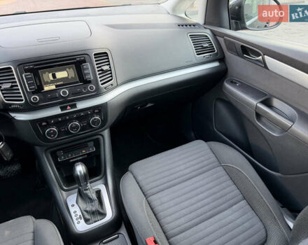 Чорний Фольксваген Шаран, об'ємом двигуна 2 л та пробігом 250 тис. км за 15900 $, фото 76 на Automoto.ua