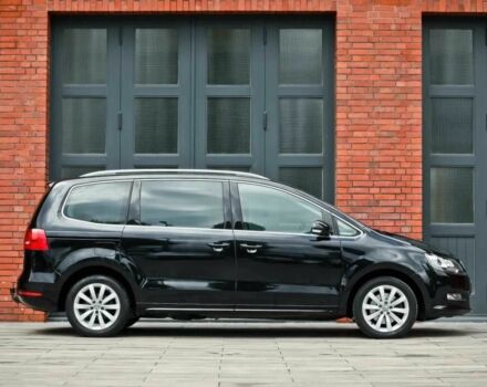 Чорний Фольксваген Шаран, об'ємом двигуна 2 л та пробігом 135 тис. км за 9200 $, фото 5 на Automoto.ua