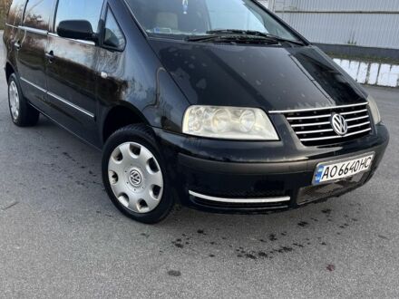 Черный Фольксваген Шаран, объемом двигателя 1.9 л и пробегом 397 тыс. км за 3200 $, фото 1 на Automoto.ua