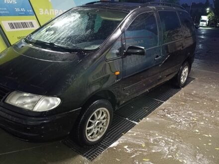 Чорний Фольксваген Шаран, об'ємом двигуна 2 л та пробігом 250 тис. км за 1950 $, фото 1 на Automoto.ua