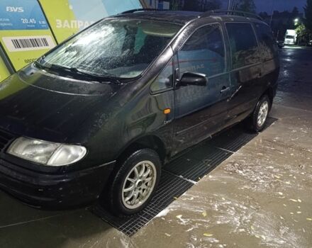 Черный Фольксваген Шаран, объемом двигателя 2 л и пробегом 250 тыс. км за 1950 $, фото 1 на Automoto.ua