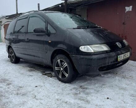 Черный Фольксваген Шаран, объемом двигателя 1.8 л и пробегом 311 тыс. км за 3500 $, фото 1 на Automoto.ua