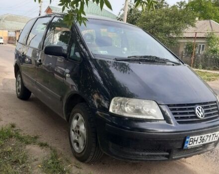 Черный Фольксваген Шаран, объемом двигателя 1.9 л и пробегом 300 тыс. км за 4500 $, фото 1 на Automoto.ua