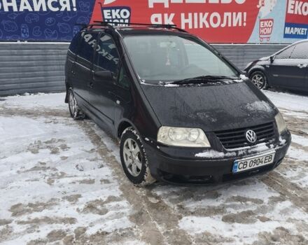 Черный Фольксваген Шаран, объемом двигателя 2 л и пробегом 438 тыс. км за 5700 $, фото 1 на Automoto.ua