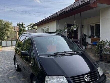 Черный Фольксваген Шаран, объемом двигателя 1.9 л и пробегом 522 тыс. км за 4200 $, фото 1 на Automoto.ua