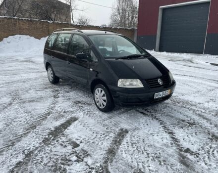 Черный Фольксваген Шаран, объемом двигателя 1.9 л и пробегом 260 тыс. км за 4153 $, фото 1 на Automoto.ua