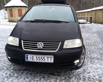 Черный Фольксваген Шаран, объемом двигателя 0 л и пробегом 300 тыс. км за 7200 $, фото 1 на Automoto.ua