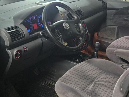 Черный Фольксваген Шаран, объемом двигателя 1.9 л и пробегом 400 тыс. км за 2500 $, фото 1 на Automoto.ua