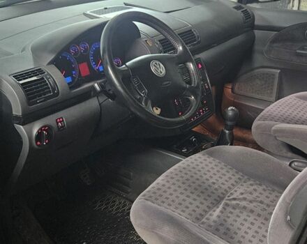 Черный Фольксваген Шаран, объемом двигателя 1.9 л и пробегом 400 тыс. км за 2500 $, фото 1 на Automoto.ua