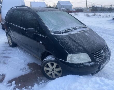 Черный Фольксваген Шаран, объемом двигателя 1.9 л и пробегом 330 тыс. км за 2350 $, фото 1 на Automoto.ua