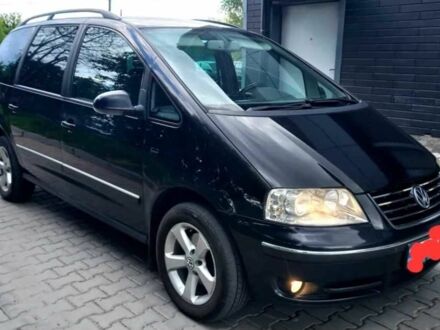 Черный Фольксваген Шаран, объемом двигателя 1 л и пробегом 260 тыс. км за 6500 $, фото 1 на Automoto.ua