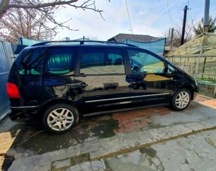 Черный Фольксваген Шаран, объемом двигателя 2 л и пробегом 330 тыс. км за 5000 $, фото 1 на Automoto.ua