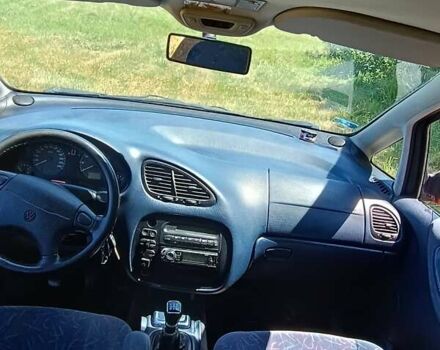 Красный Фольксваген Шаран, объемом двигателя 1.78 л и пробегом 316 тыс. км за 2450 $, фото 11 на Automoto.ua