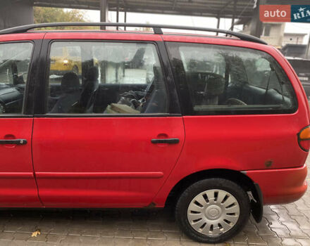 Красный Фольксваген Шаран, объемом двигателя 1.9 л и пробегом 500 тыс. км за 2600 $, фото 5 на Automoto.ua