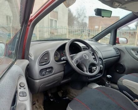 Красный Фольксваген Шаран, объемом двигателя 1.9 л и пробегом 284 тыс. км за 3200 $, фото 2 на Automoto.ua