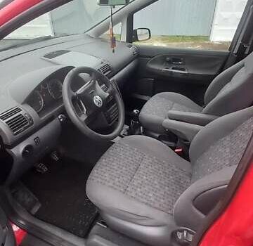 Красный Фольксваген Шаран, объемом двигателя 1.9 л и пробегом 242 тыс. км за 6500 $, фото 9 на Automoto.ua